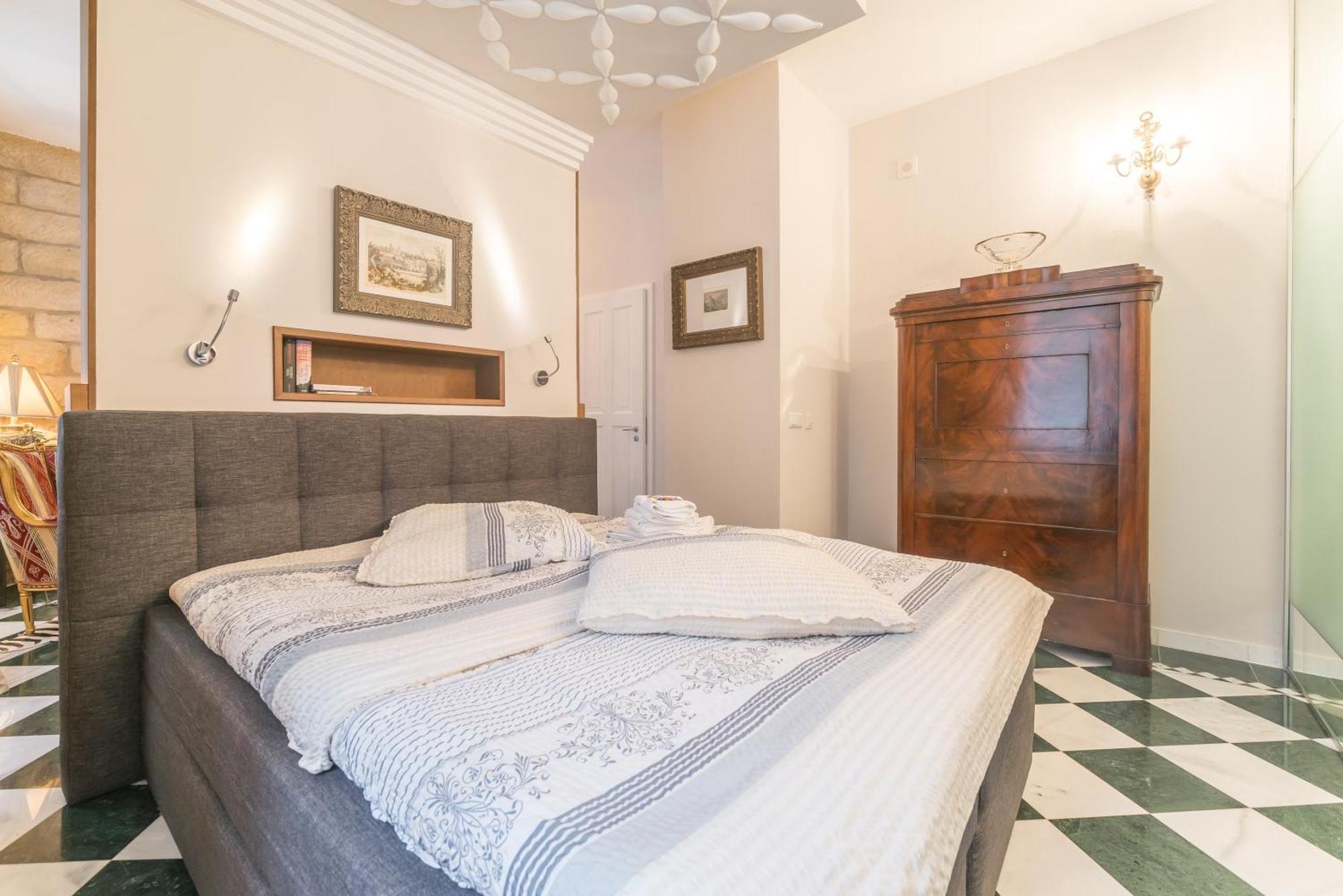 Charming Apartment With Terrace In Bad Schandau 55 Sqm Parking Esterno foto
